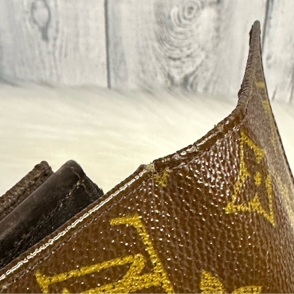 LOUIS VUITTON long zip wallet in monogram - Picture 8 of 17